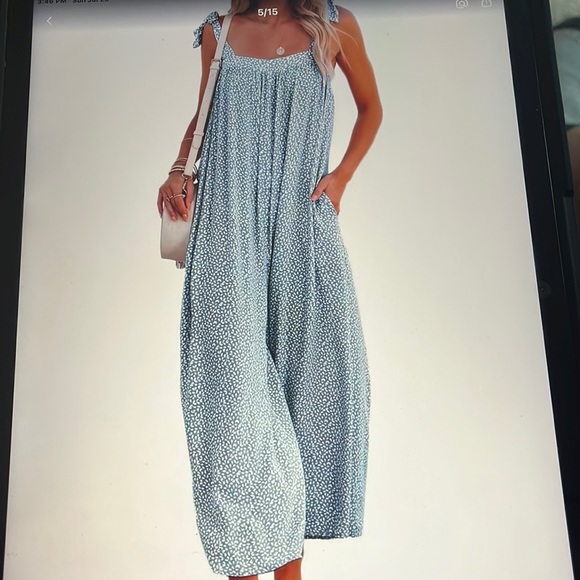 Source Unknown Pants - Blue and White casual square neck loose sleeveless Jumpsuit. XL(12)